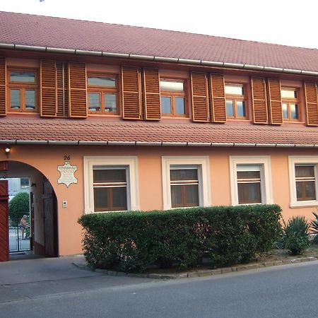 Bed and Breakfast Timarhaz Panzio Сегед Экстерьер фото